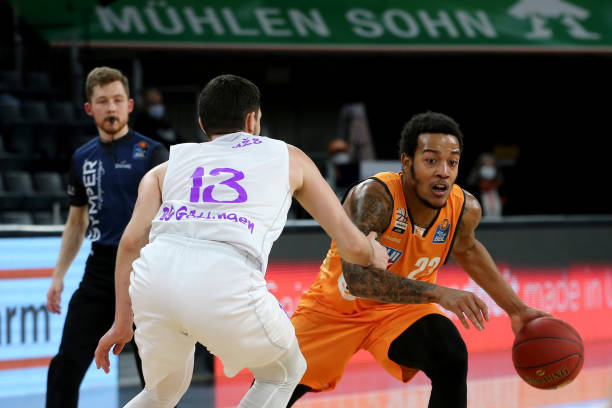 次在绿茵场 次在绿茵场